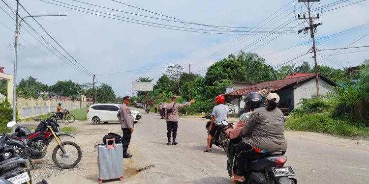 Rutin Namun Prioritas, Polres Sekadau Atur Arus Lalin Saat Ibadah Minggu