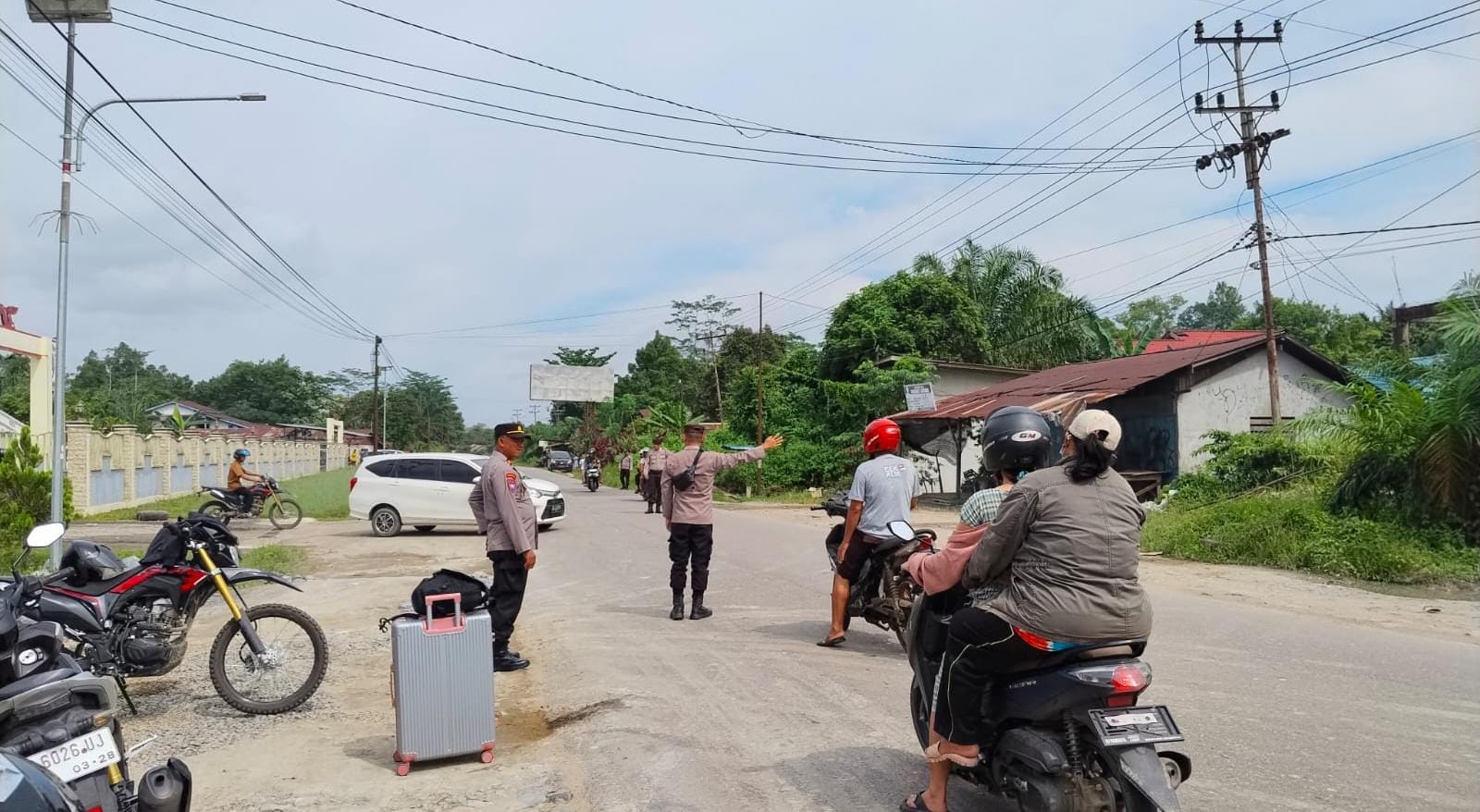 Rutin Namun Prioritas, Polres Sekadau Atur Arus Lalin Saat Ibadah Minggu
