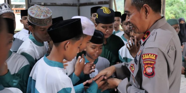 Kegiatan Sosial Polres Kayong Utara: Kick Off Bansos Hari Bhayangkara ke-79