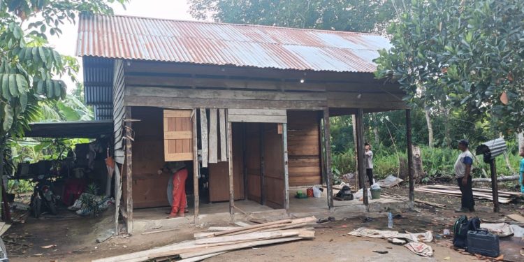 Renovasi Bedah Rumah dalam Rangka Hari Bhayangkara ke-79, Polda Kalbar Hadirkan Kebahagiaan untuk Warga
