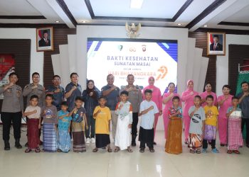 Polres Melawi Lakukan Kegiatan Bakti Kesehatan “Sunatan Massal” Dalam Rangka Hari Bhayangkara Ke 79 Polres Melawi