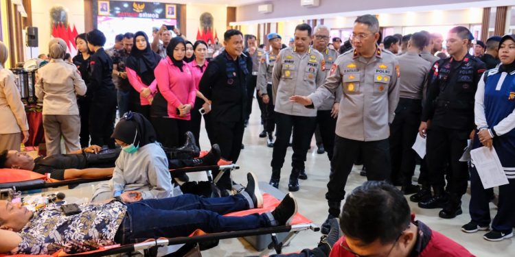 Polda Kalbar Gelar Donor Darah dan Baksos Sambut Hari Bhayangkara ke-79