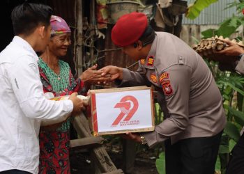 Kasat Reskrim Polres Melawi Salurkan Bansos, Ini Kata Bu Mardiah