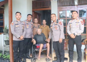 Kapolres Melawi Serahkan Bantuan Kursi Roda