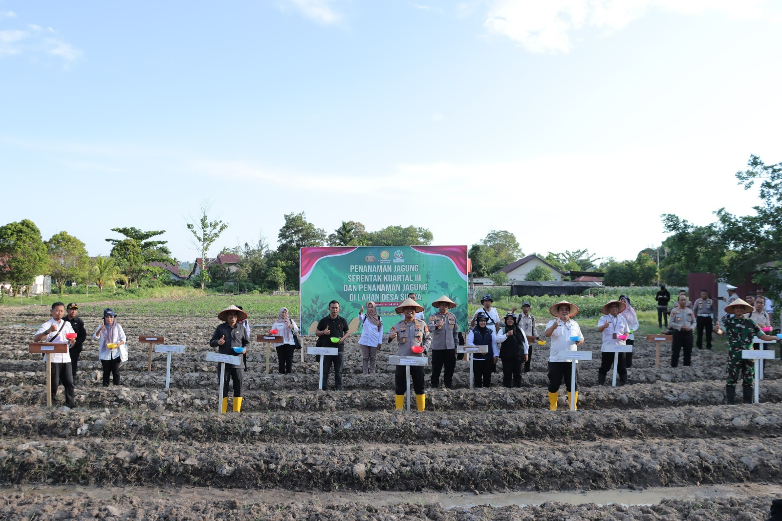 Penanaman Jagung Serentak Kuartal III dan Penanaman di Desa Sutera Dukung Swasembada Pangan 2025