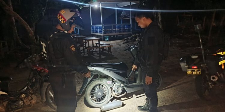 Polres Kayong Utara Tindak Pelanggaran Jam Malam dan Knalpot Brong dalam Patroli Malam SATSAMAPTA