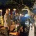 Polisi dan Damkar Evakuasi Pohon Tumbang yang Timpa Warung Kopi Warga di Kubu Raya