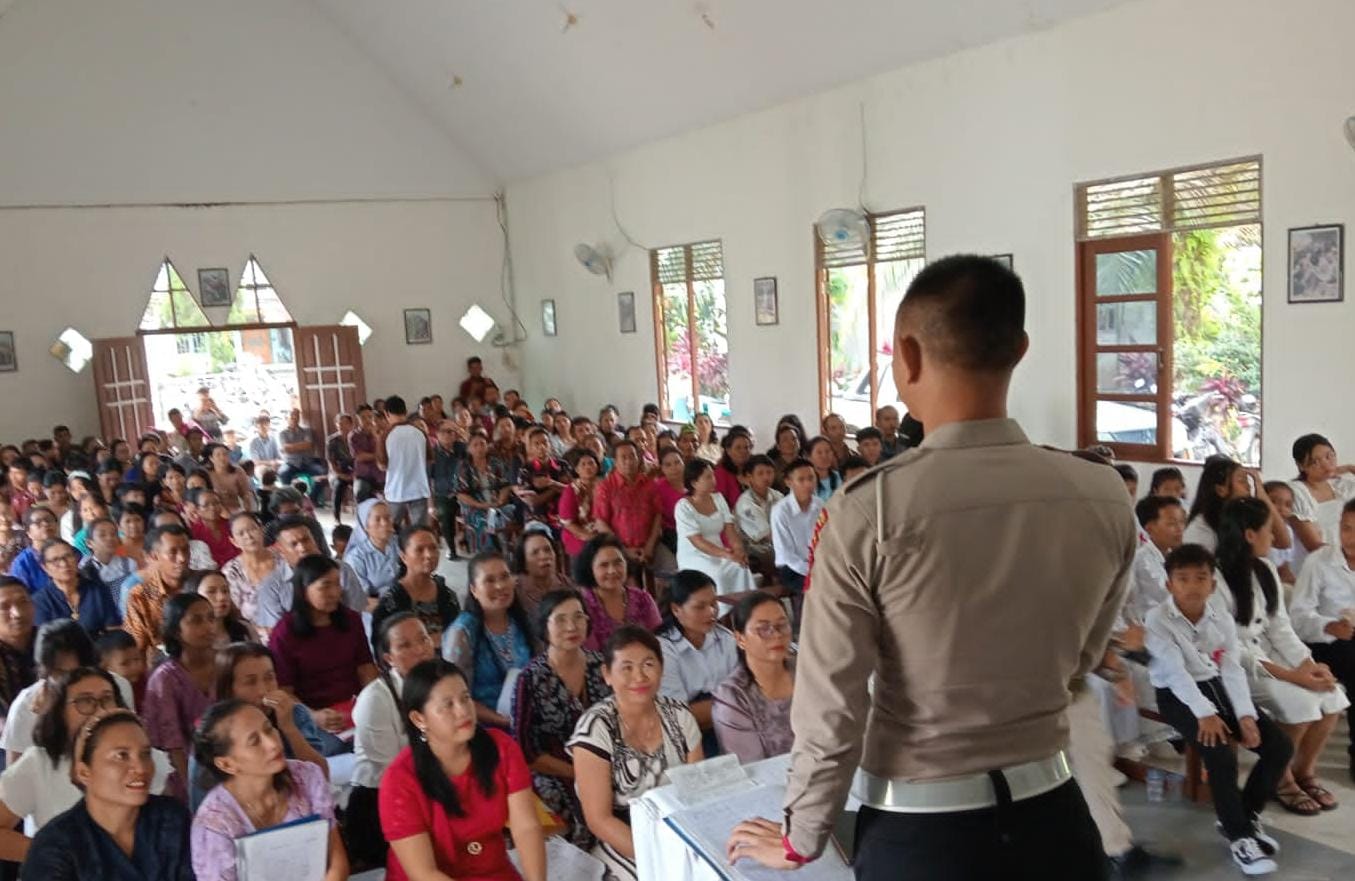 IPDA Aldo Sosialisasikan Operasi Patuh Kapuas 2025 di Gereja Kristus Raja Sekadau