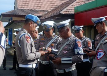 Operasi Patuh Kapuas 2025, Polda Kalbar Mulai dari Internal: Personel Diperiksa di Apel Pagi