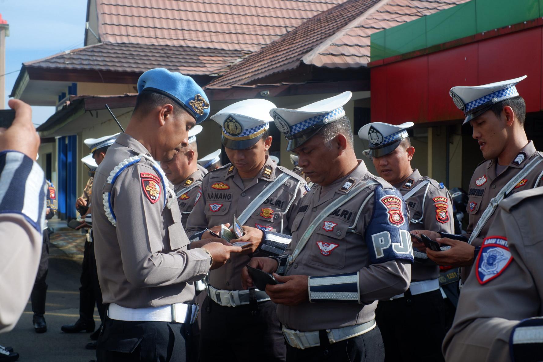 Operasi Patuh Kapuas 2025, Polda Kalbar Mulai dari Internal: Personel Diperiksa di Apel Pagi