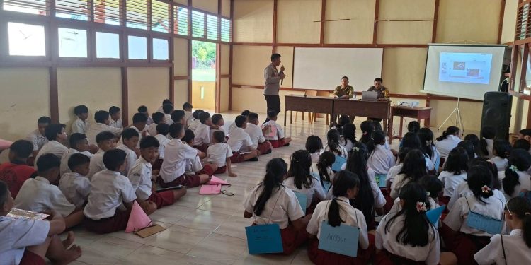 Polsek Batang Tarang Masuk Sekolah: Edukasi Bahaya Narkoba dan Tertib Lalu Lintas di SMP Negeri 2 Balai