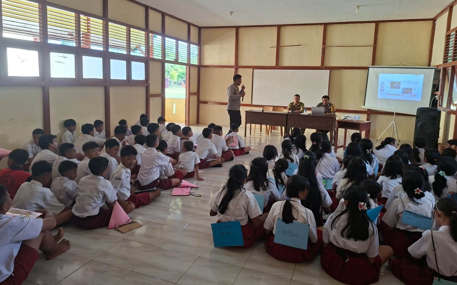 Polsek Batang Tarang Masuk Sekolah: Edukasi Bahaya Narkoba dan Tertib Lalu Lintas di SMP Negeri 2 Balai