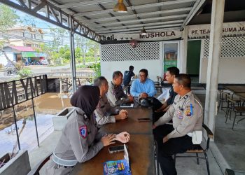 Ops Patuh Kapuas 2025: Personel Polda Kalbar Edukasi Keselamatan Lalu Lintas ke Komunitas Motor di Pontianak