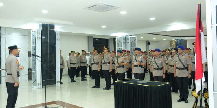 Kapolda Kalbar Pimpin Upacara Serah Terima Jabatan Pejabat Utama dan Kapolres Jajaran