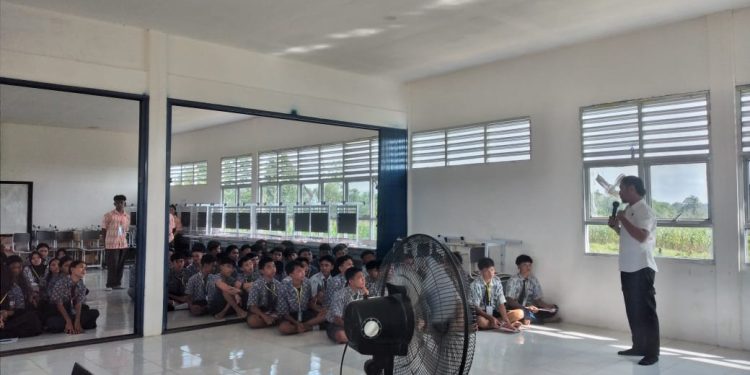Isi MPLS SMKN 1 Belitang, Polisi Ajak Pelajar Berani Lawan Bullying