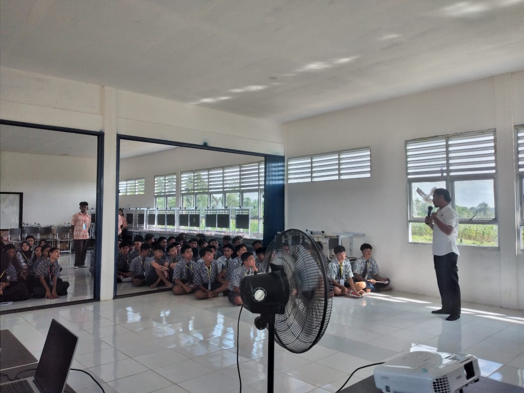 Isi MPLS SMKN 1 Belitang, Polisi Ajak Pelajar Berani Lawan Bullying