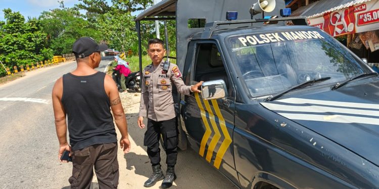 Dengan Menggunakan Kendaraan Dinas, Petugas Laksanakan Patroli Siang Hari, Inilah Yang Disampaikannya