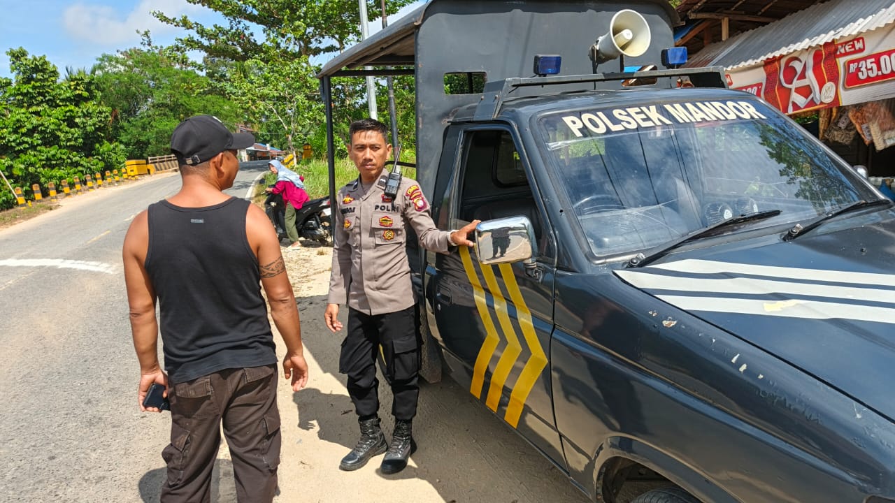 Dengan Menggunakan Kendaraan Dinas, Petugas Laksanakan Patroli Siang Hari, Inilah Yang Disampaikannya