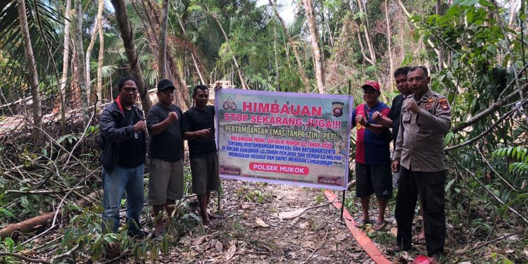 Polsek Mukok Tertibkan Aktivitas PETI di Desa Inggis, Tegaskan Komitmen Penegakan Hukum dan Perlindungan Lingkungan