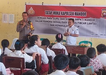 Semarak MPLS di SMP Negeri 5 Mandor: Kapolsek Mandor Tekankan Disiplin dan Bahaya Narkoba kepada Siswa Baru