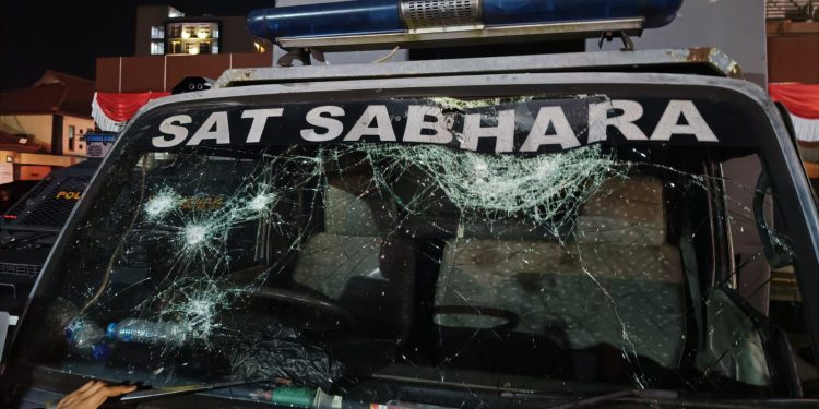 Aksi Damai Berubah Anarkis, Polresta Pontianak Turunkan Pengamanan Lintas Ganti