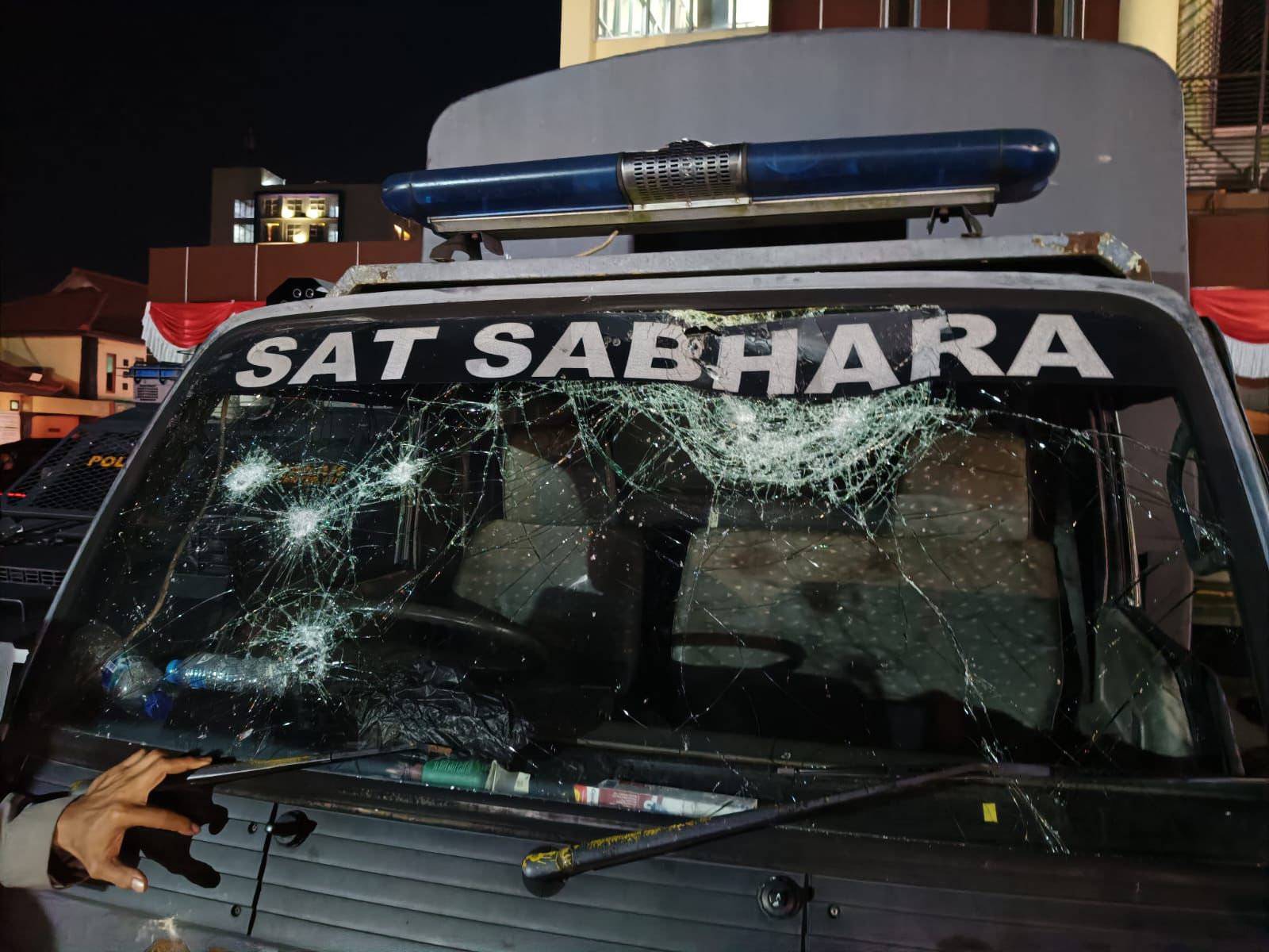 Aksi Damai Berubah Anarkis, Polresta Pontianak Turunkan Pengamanan Lintas Ganti