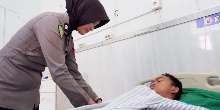 Bakti Sosial Polwan Polda Kalbar Warnai Peringatan Hari Jadi ke-77