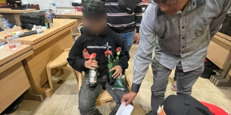 Polisi Amankan 87 Peserta Unjuk Rasa di Bawah Umur : 3 Orang Positif Narkoba dan Beberapa Bawa Senjata Tajam