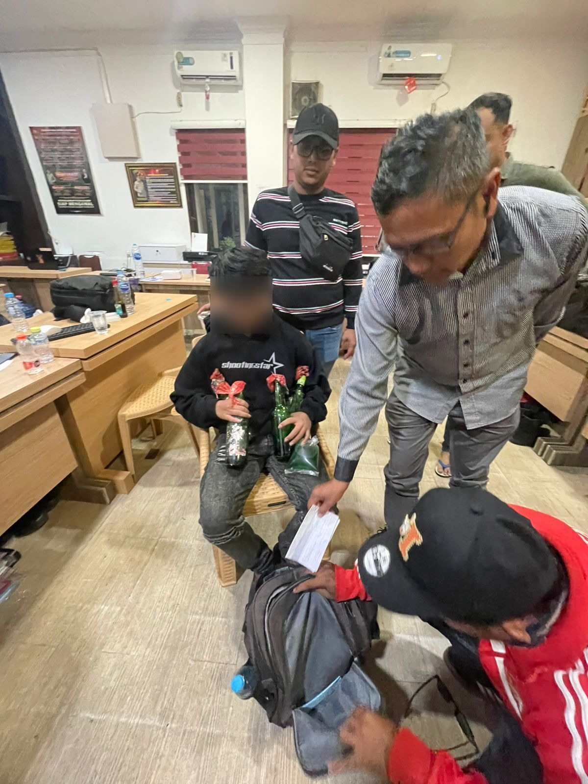 Polisi Amankan 87 Peserta Unjuk Rasa di Bawah Umur : 3 Orang Positif Narkoba dan Beberapa Bawa Senjata Tajam