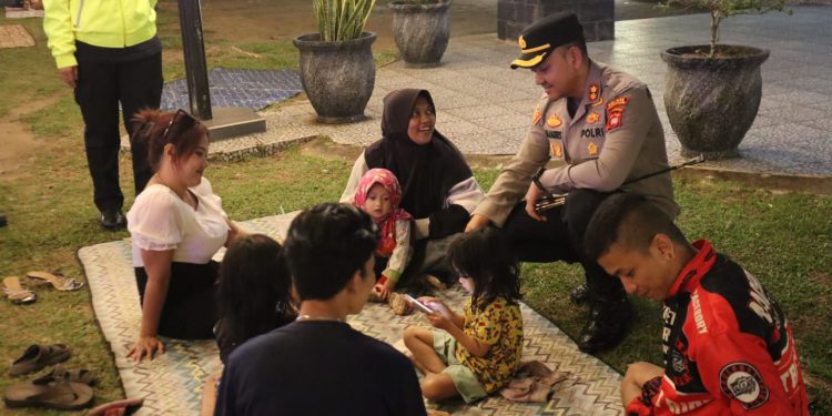 Kapolres Ketapang Bersama Anggota dan TNI Laksanakan Patroli Cipta Kondisi di Malam Minggu