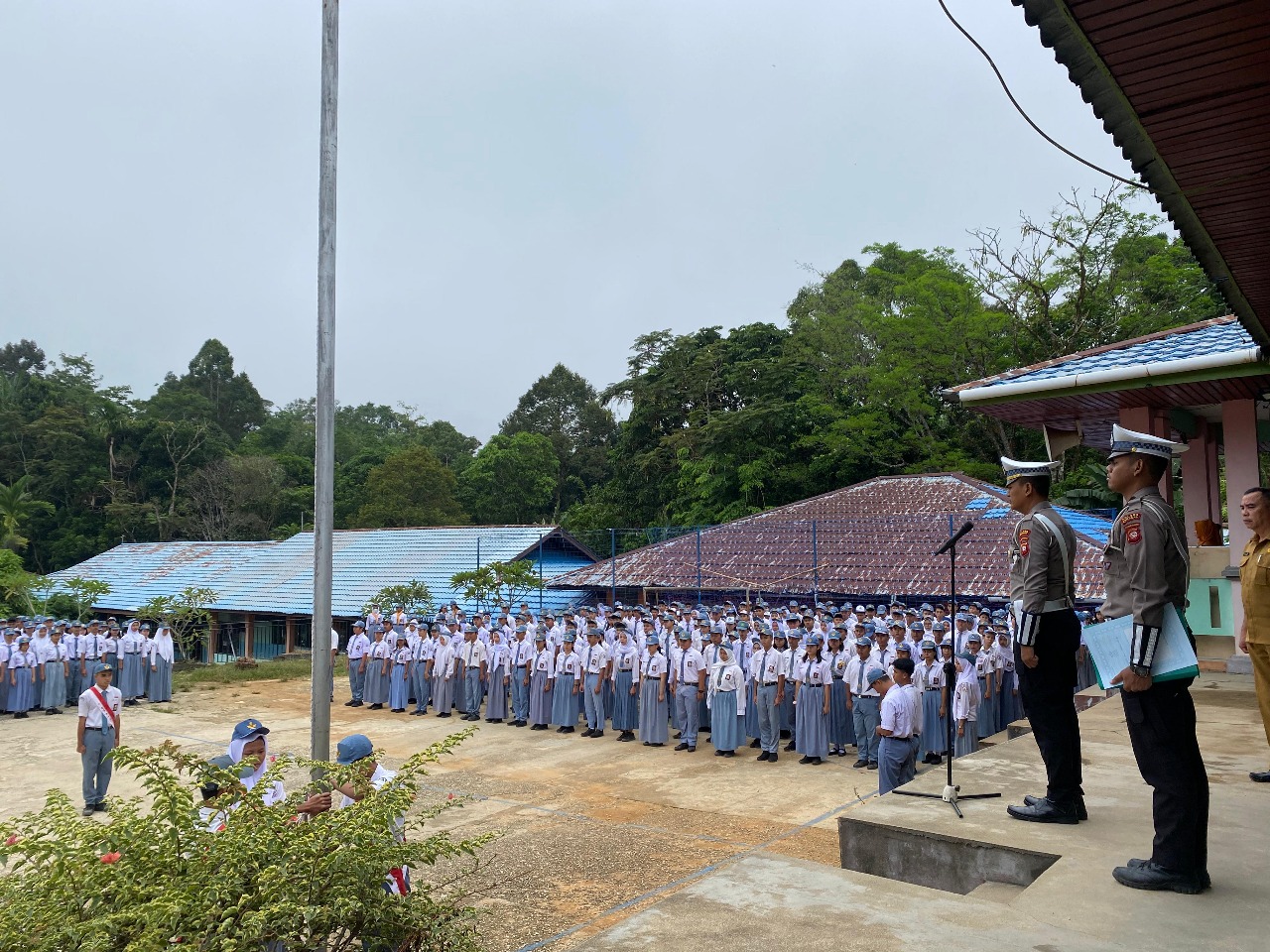 Hari Lalu Lintas Bhayangkara ke-70, Satlantas Polres Sekadau Sosialisasi Keselamatan di SMA Negeri 1