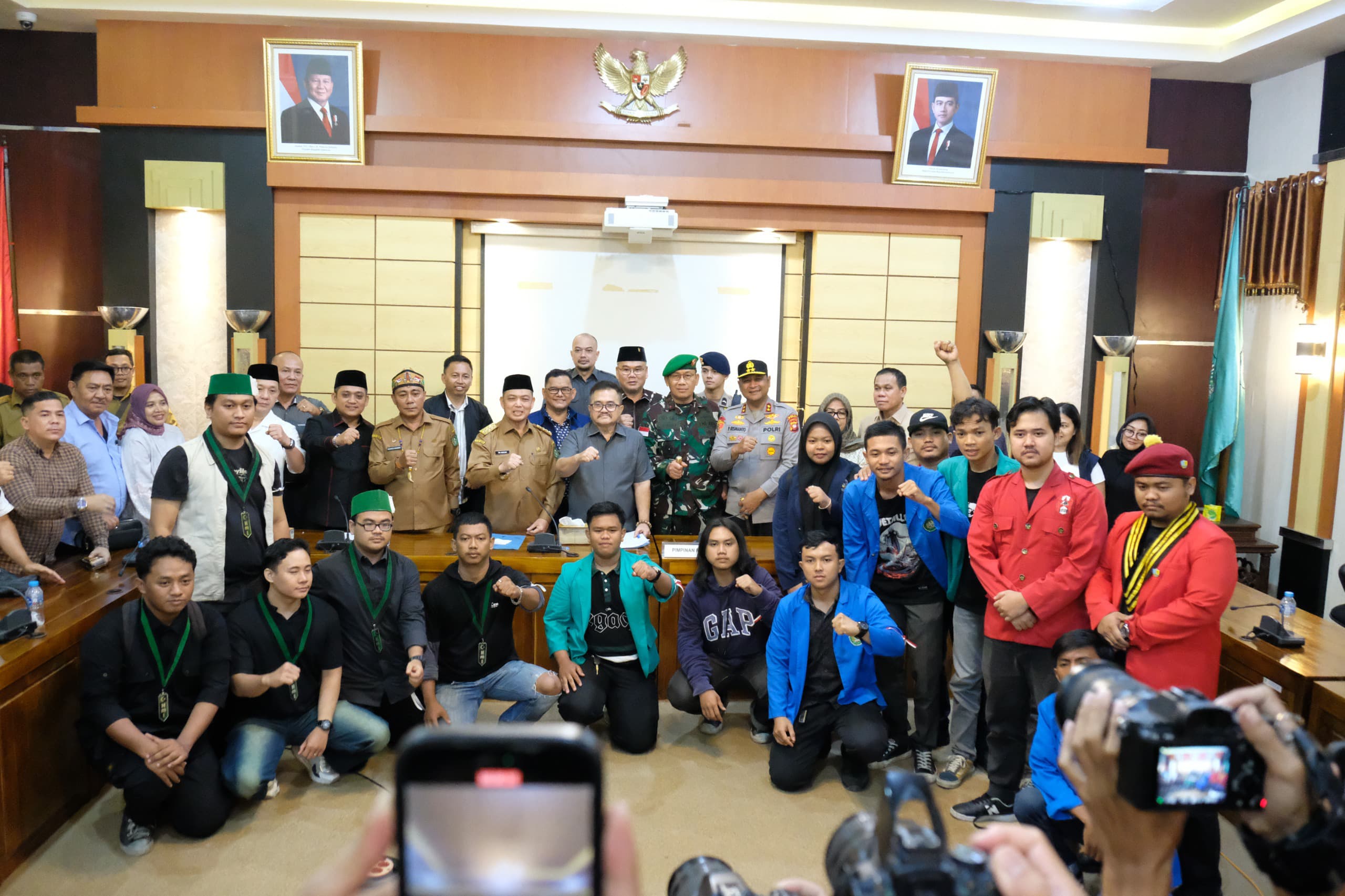 Aksi Mahasiswa Menggugat di DPRD Kalbar Berjalan Damai, Kapolda: “Tidak Ada yang Kebal Hukum”