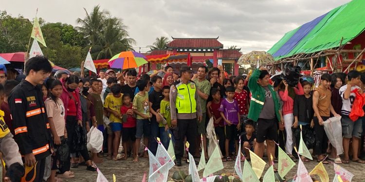 Ritual Sakral “Chit Gwee Pua” Tarik Perhatian Ribuan Warga, Polres Kubu Raya Gelar Pengamanan