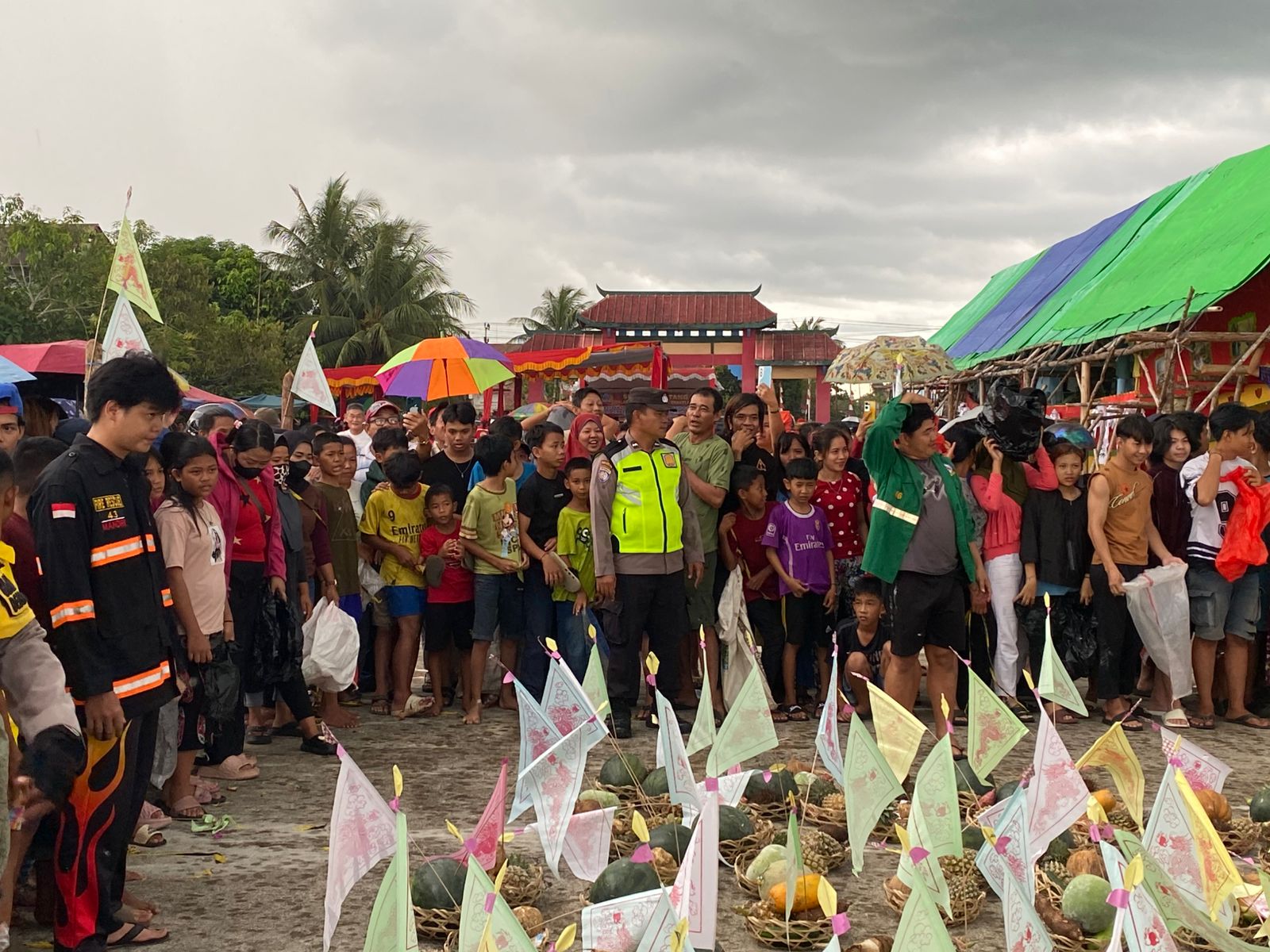 Ritual Sakral “Chit Gwee Pua” Tarik Perhatian Ribuan Warga, Polres Kubu Raya Gelar Pengamanan