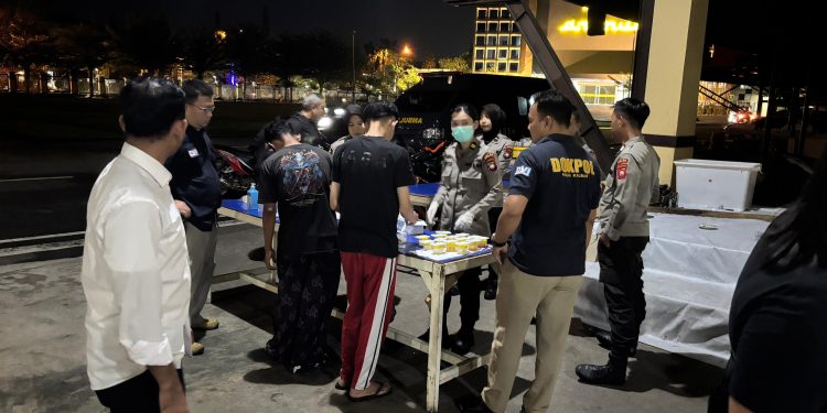 Ditreskrimsus Polda Kalbar Amankan 17 Peserta Unjuk Rasa di DPRD, Temukan Bom Molotov dan Senjata Tajam